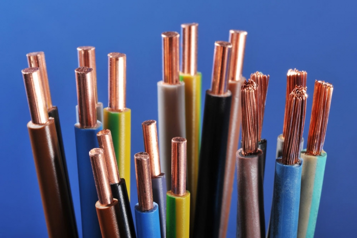 为什么汽车制造行业选择铜电缆？