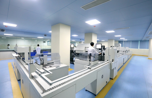 上海在检验科实验室搬迁和翻修期间如何确定检验科实验室的位置？