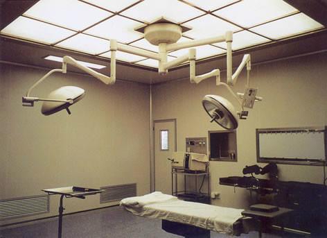 为手术室净化设备选择无影灯
