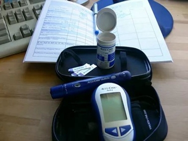 分析哪些原因引发糖尿病？